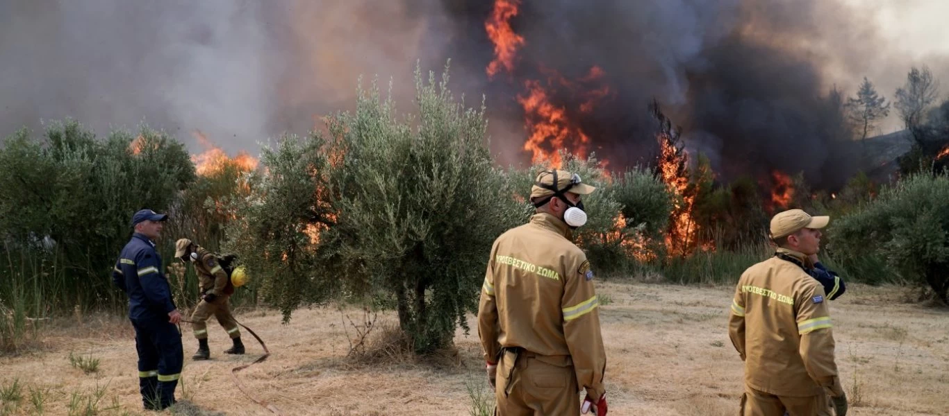 Φωτιά στην Άρτα - Εκκενώνεται ο οικισμός του Μύτικα